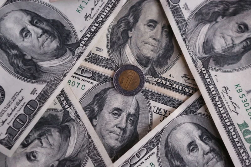 EL DÓLAR PRESIONA AL PESO Y CAMBIA EL RUMBO DEL MERCADO